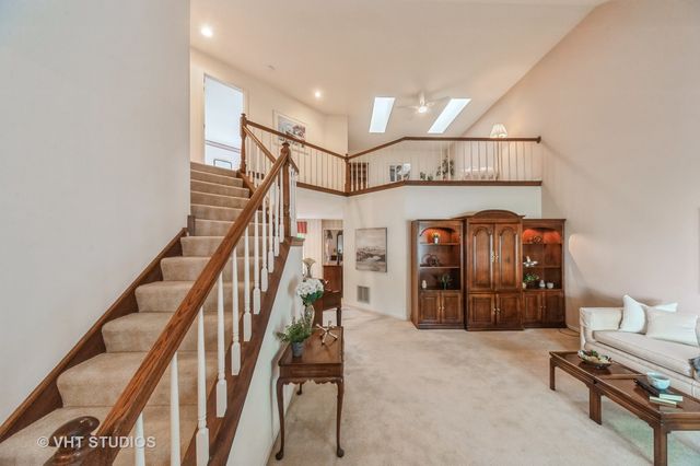 1808 N Normandy Court, Arlington Heights, IL 60004