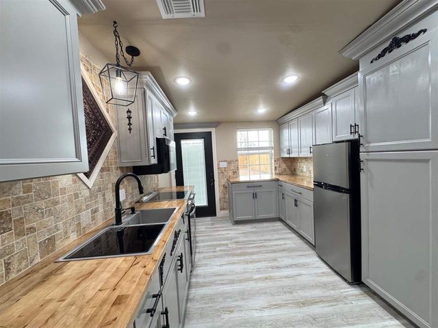 304 W Shields St, Fletcher, OK 73541