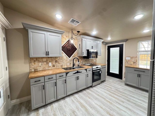 304 W Shields St, Fletcher, OK 73541