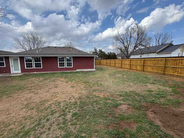 304 W Shields St, Fletcher, OK 73541