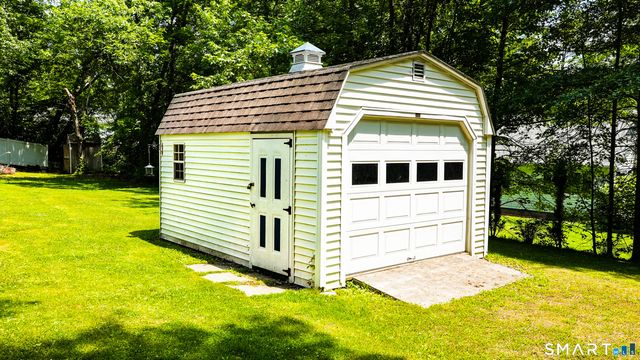 6 Sinclair Street, Windsor, CT 06095