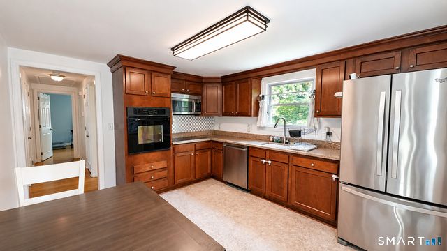 6 Sinclair Street, Windsor, CT 06095