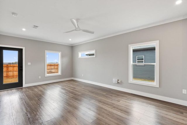 2029 Applewood DR, Lockhart, TX 78644