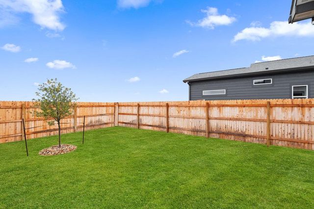 2029 Applewood DR, Lockhart, TX 78644