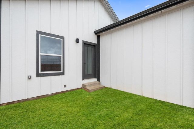 2029 Applewood DR, Lockhart, TX 78644