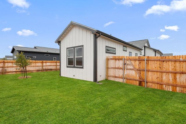 2029 Applewood DR, Lockhart, TX 78644