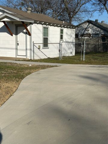 418 Hallvale Drive, White Settlement, TX 76108