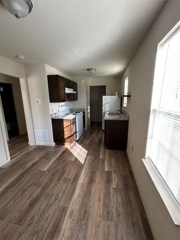 418 Hallvale Drive, White Settlement, TX 76108