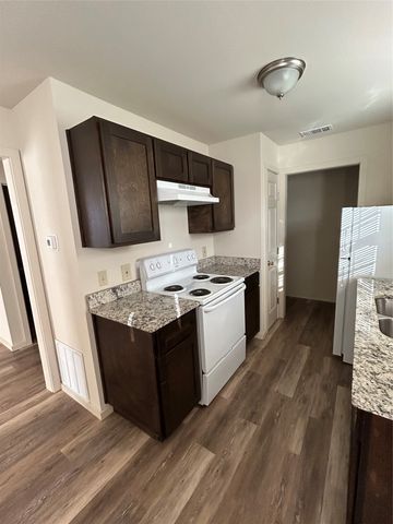 418 Hallvale Drive, White Settlement, TX 76108