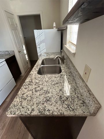 418 Hallvale Drive, White Settlement, TX 76108