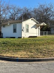 418 Hallvale Drive, White Settlement, TX 76108