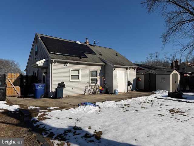 127 DORY CT, Beverly, NJ 08010