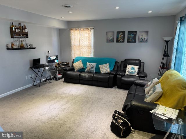 127 DORY CT, Beverly, NJ 08010