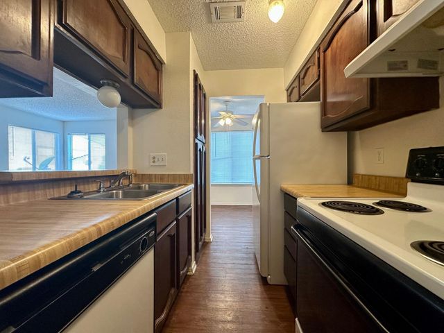 3202 Cougar Trail Trail, Bryan, TX 77807