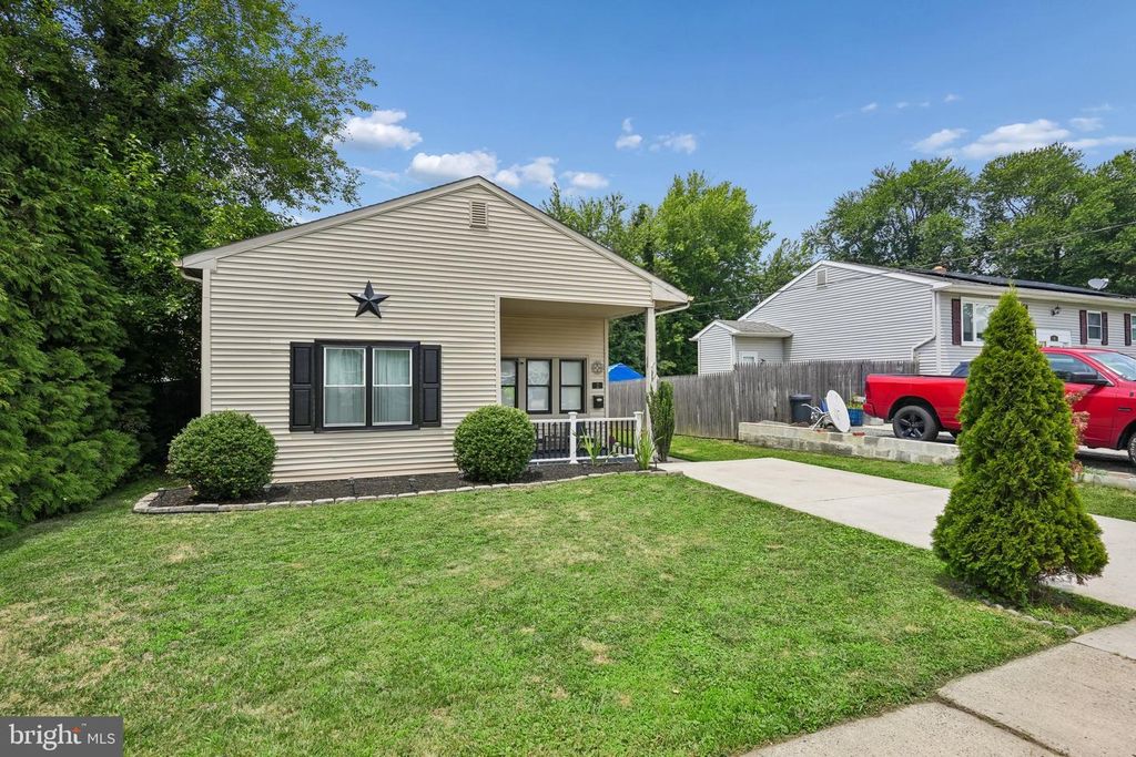 2 CORNELL AVE, Somerdale, NJ 08083