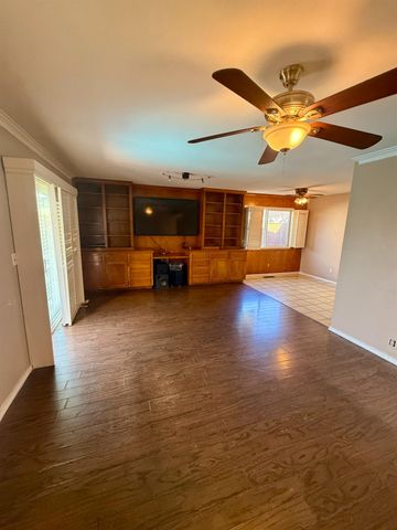 3313 Colonial Dr, Modesto, CA 95350