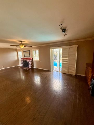 3313 Colonial Dr, Modesto, CA 95350