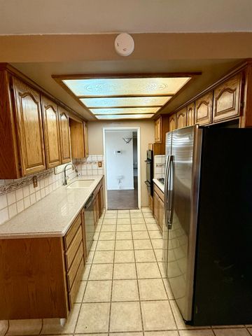 3313 Colonial Dr, Modesto, CA 95350