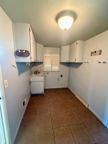 3313 Colonial Dr, Modesto, CA 95350