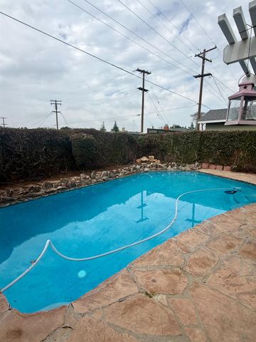 3313 Colonial Dr, Modesto, CA 95350