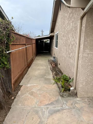 3313 Colonial Dr, Modesto, CA 95350