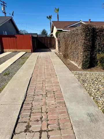 3313 Colonial Dr, Modesto, CA 95350