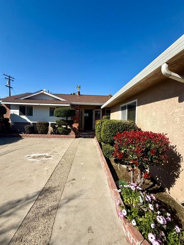 3313 Colonial Dr, Modesto, CA 95350