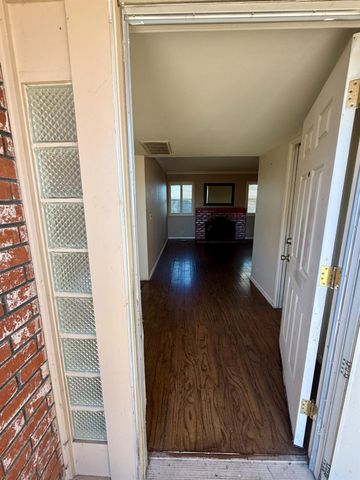 3313 Colonial Dr, Modesto, CA 95350