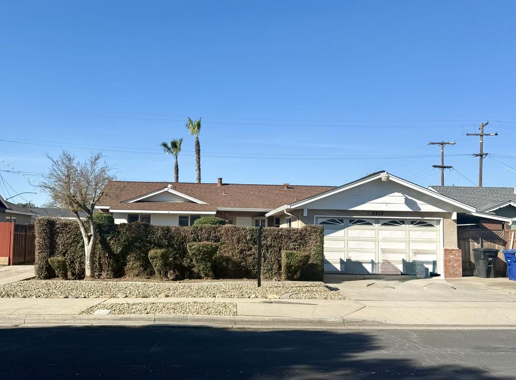 3313 Colonial Dr, Modesto, CA 95350