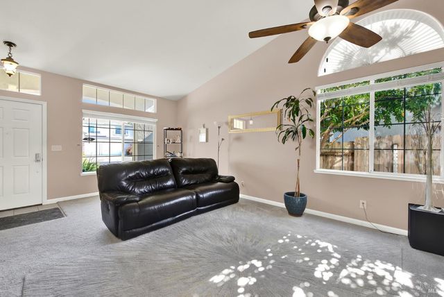 921 Topaz Cir, Vacaville, CA 95687