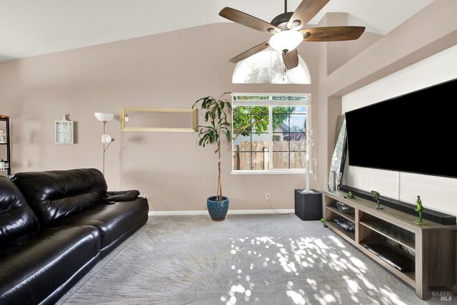 921 Topaz Cir, Vacaville, CA 95687