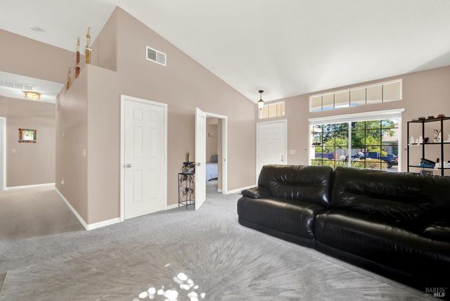 921 Topaz Cir, Vacaville, CA 95687