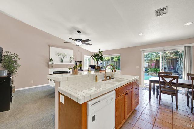 921 Topaz Cir, Vacaville, CA 95687