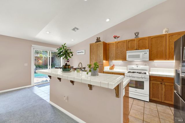 921 Topaz Cir, Vacaville, CA 95687