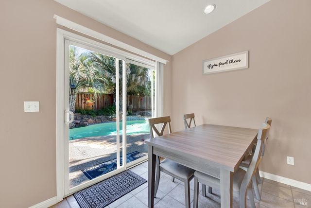 921 Topaz Cir, Vacaville, CA 95687