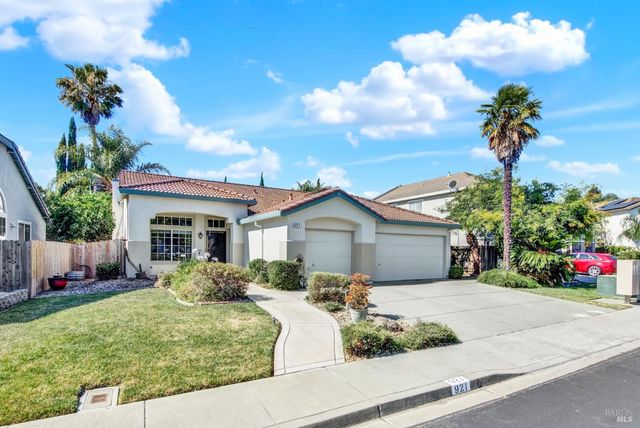 921 Topaz Cir, Vacaville, CA 95687
