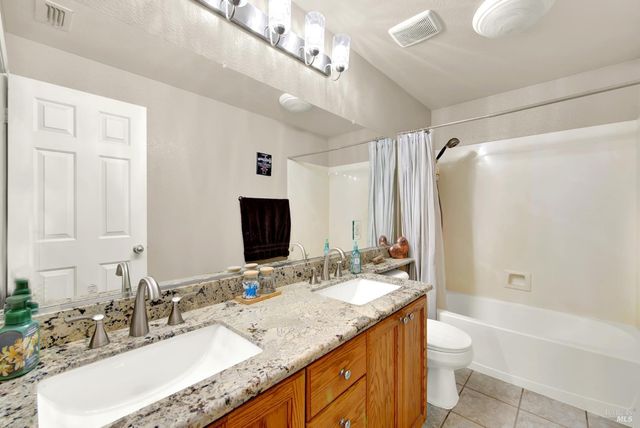 921 Topaz Cir, Vacaville, CA 95687