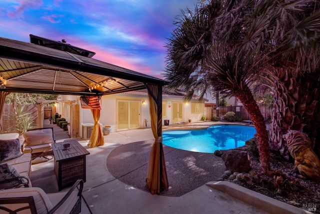 921 Topaz Cir, Vacaville, CA 95687