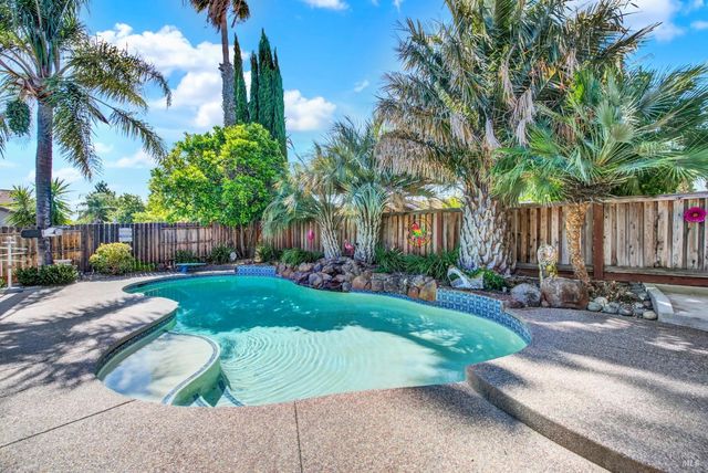 921 Topaz Cir, Vacaville, CA 95687
