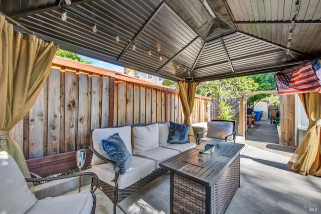 921 Topaz Cir, Vacaville, CA 95687