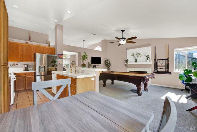 921 Topaz Cir, Vacaville, CA 95687