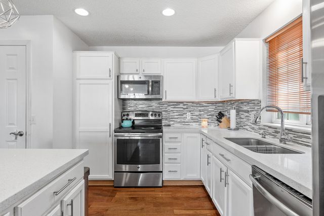 8195 Darcy Lane, Inver Grove Heights, MN 55076