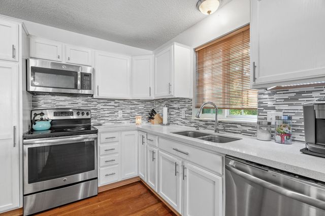 8195 Darcy Lane, Inver Grove Heights, MN 55076