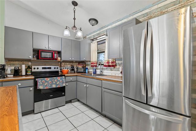 9335 103rd Avenue, Vero Beach, FL 32967