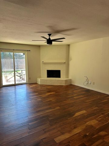 702 Meadowview Drive, Mansfield, TX 76063