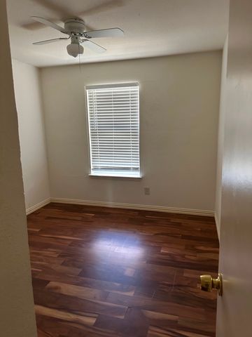 702 Meadowview Drive, Mansfield, TX 76063
