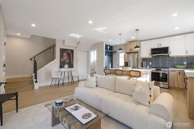 1605 SW Kenyon Street, Seattle, WA 98106