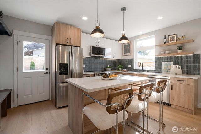 1605 SW Kenyon Street, Seattle, WA 98106