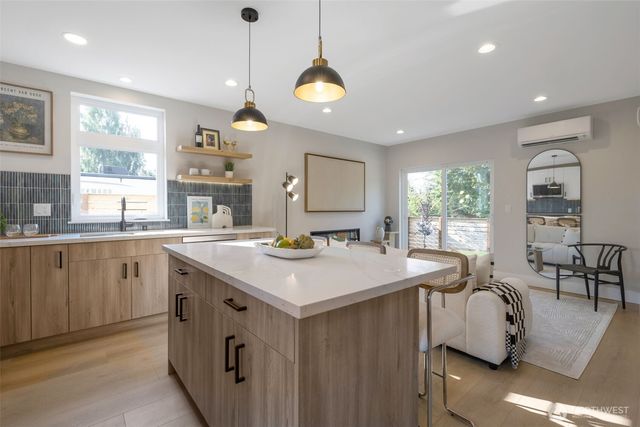 1605 SW Kenyon Street, Seattle, WA 98106