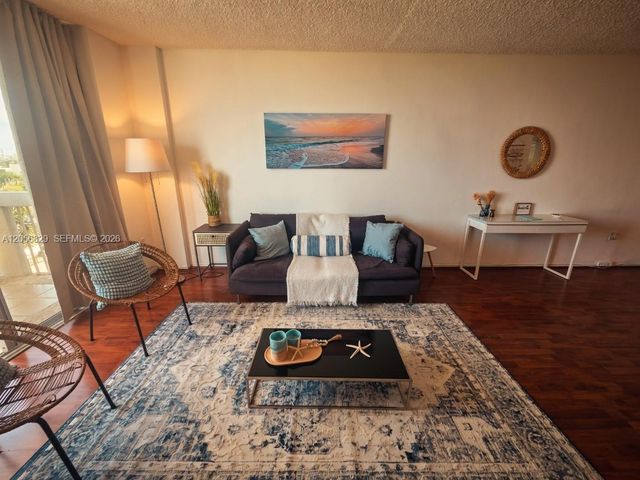 800 W Ave 722 722, Miami Beach, FL 33139